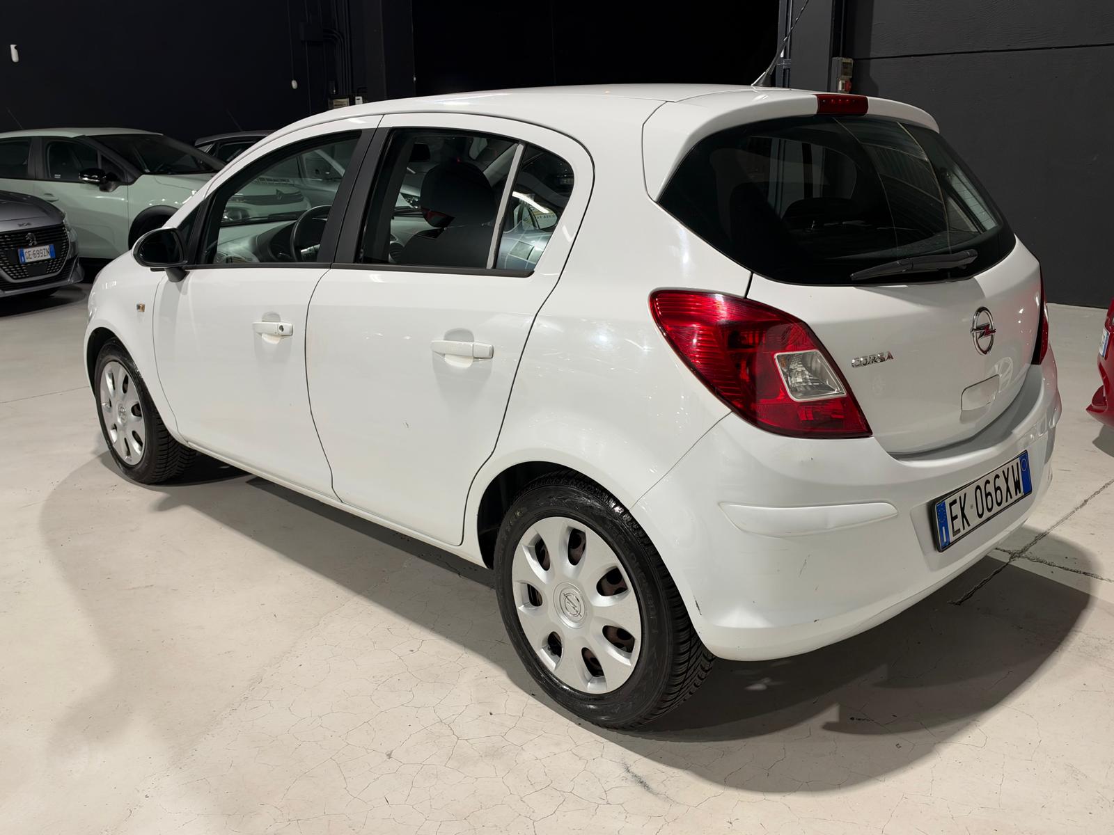 Opel Corsa Benzina 4 Stagioni Neopatentati - foto 4 di 4