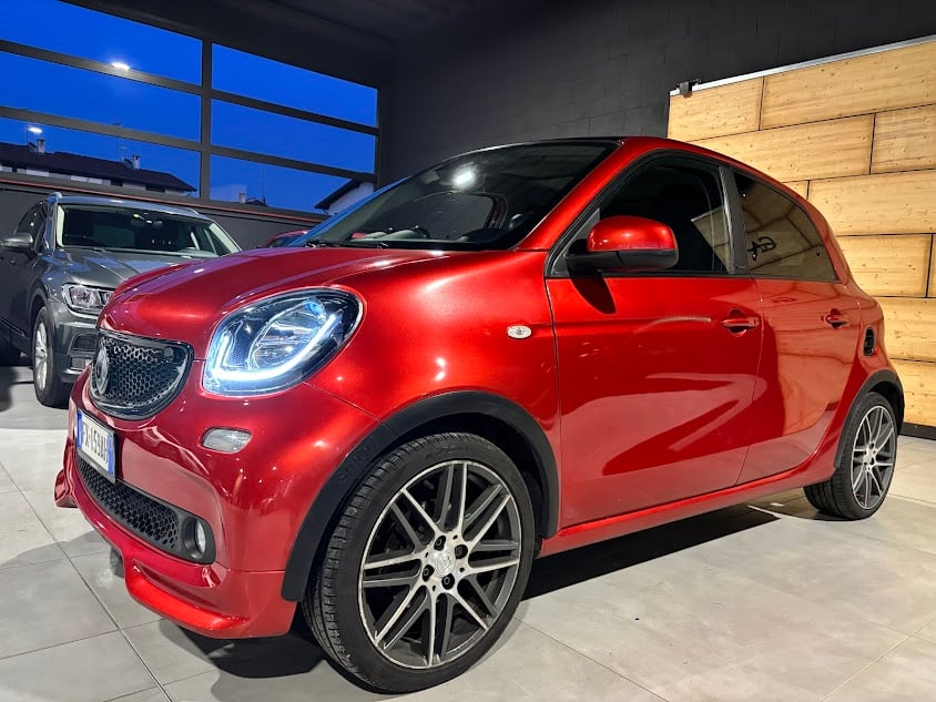 smart forFour 0.9 t Brabus Xclusive 109cv twinamic, del 2017, 100.672 km, in vendita a Vermezzo con Zelo (MI)