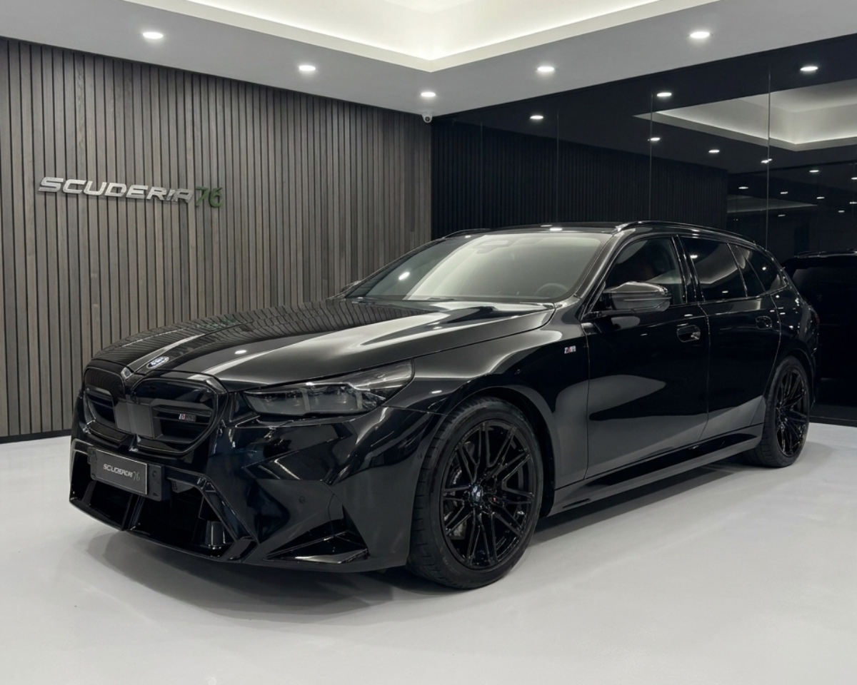 BMW M5 Touring 727cv auto, del 2025, 7.368 km, in vendita a Milano (MI)