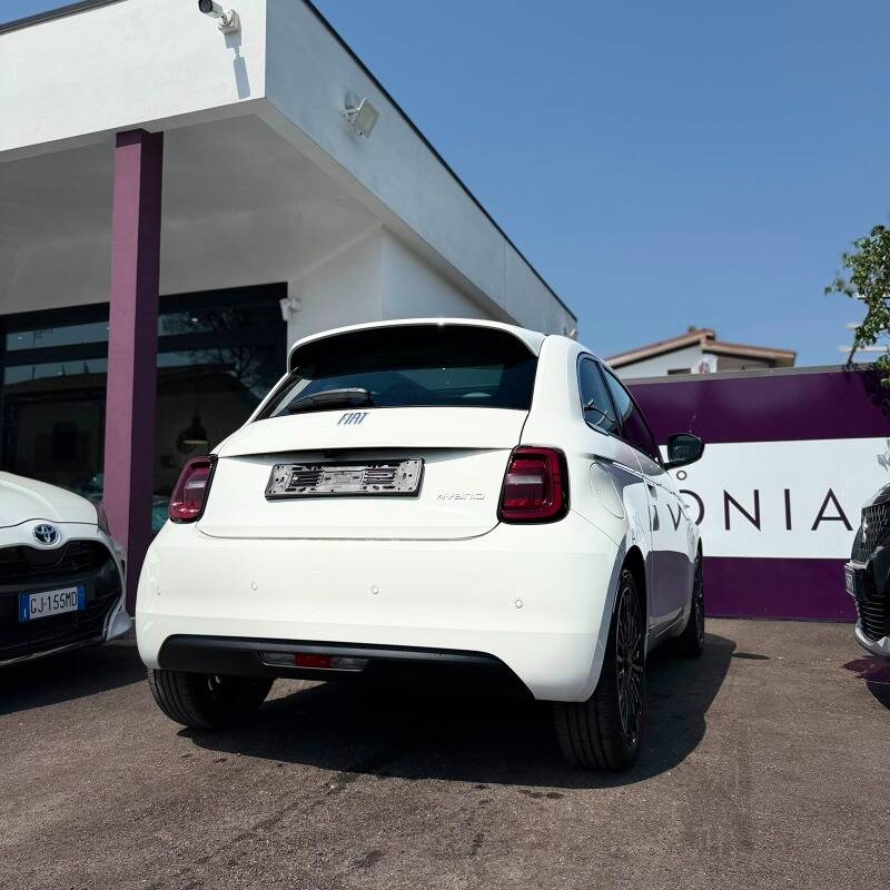 Fiat 500 1.0 hybrid La Prima chilometri zero - foto 5 di 18