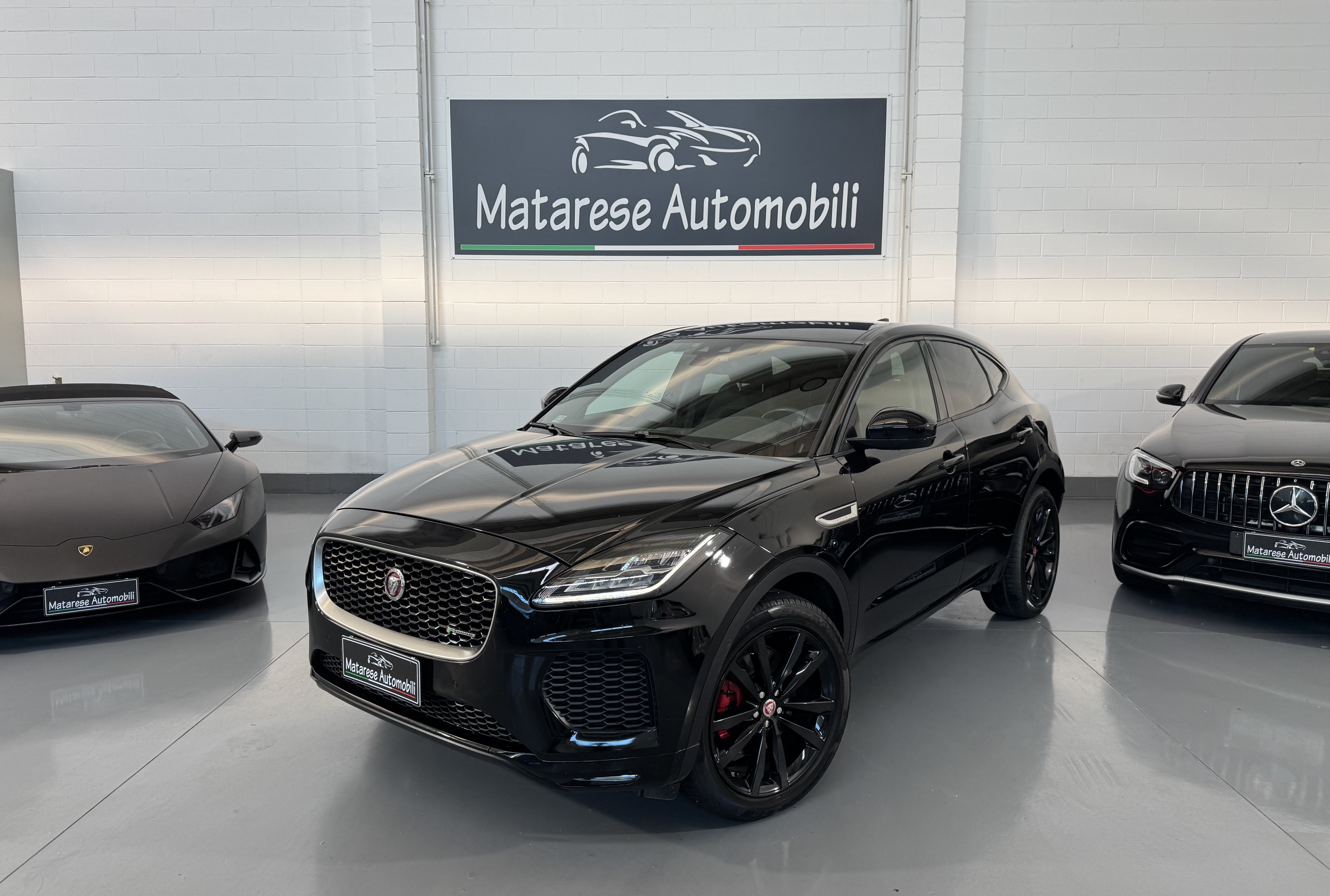 Jaguar E-Pace R-Dynamic P250 AWD 2.0cc 249cv Tagliandi ufficiali Finanziabile, del 2019, 90.340 km, in vendita a Cusago (MI)