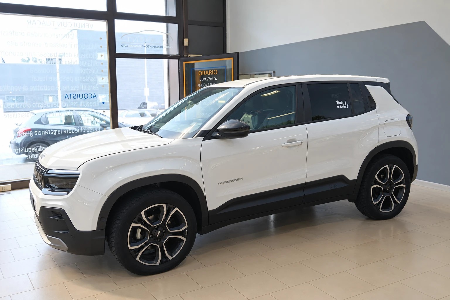 Jeep Avenger 1.2 turbo Summit fwd 100cv, del 2024, 36.000 km, in vendita a Venaria Reale (TO)