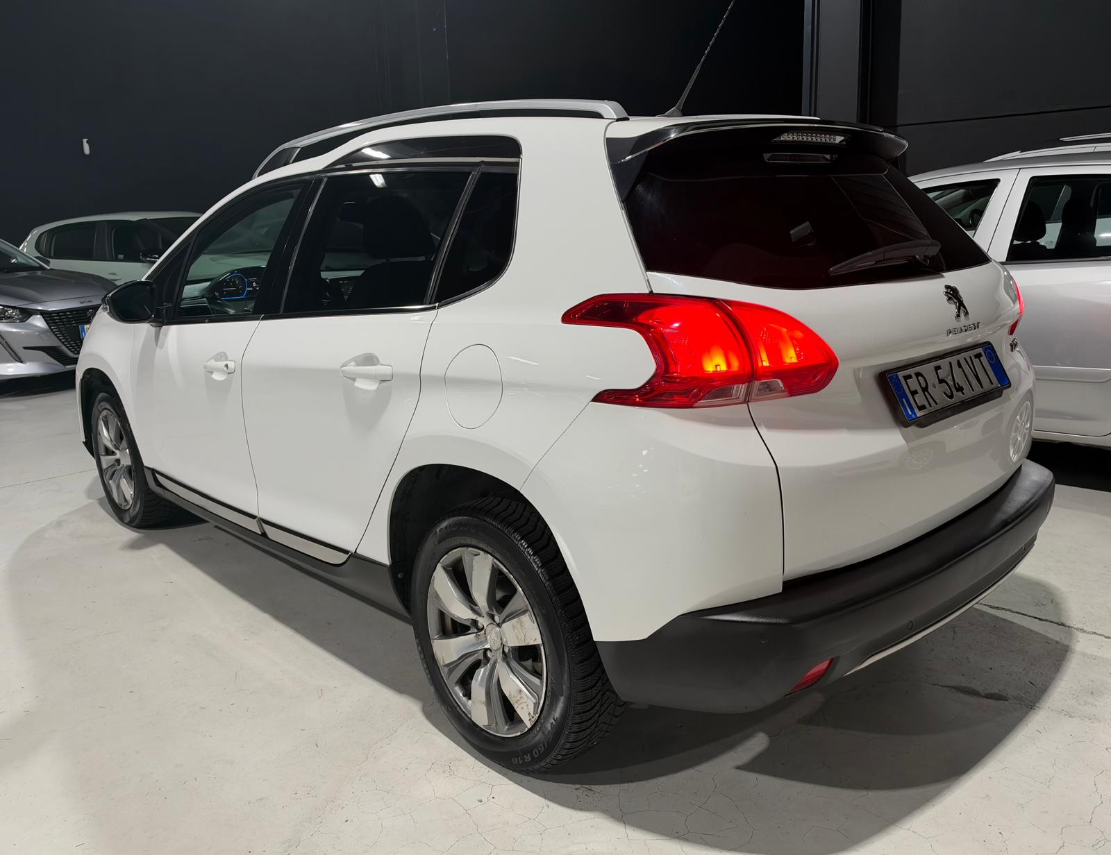 Peugeot 2008 Benzina Neopatentati+LED+Tetto - foto 4 di 4