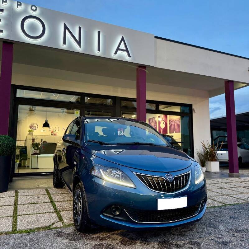 Lancia Ypsilon 1.0 firefly hybrid Gold Plus s&s 70cv 5 posti *GARANZIA 24 MESI*, del 2023, 53.900 km, in vendita a Frascati (RM)