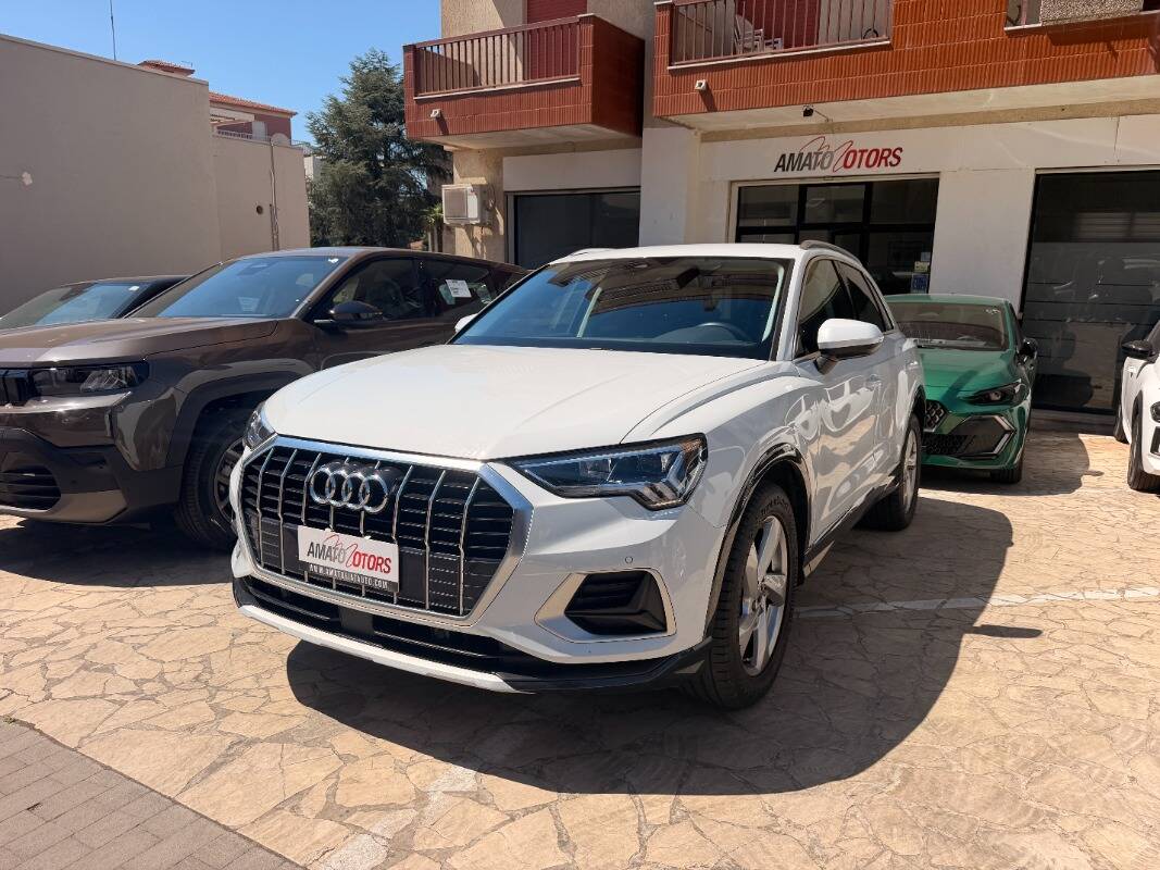Audi Q3 Audi Q3 3.5 2.0 tdi Business s-tronic - foto 2 di 12