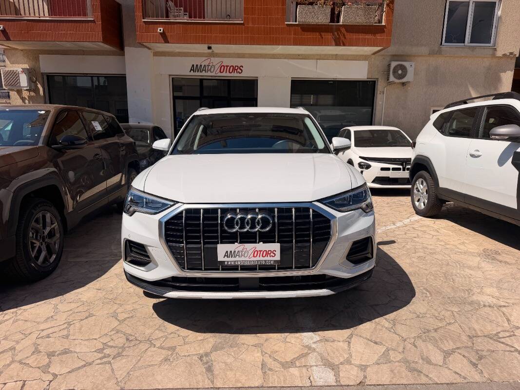 Audi Q3 Audi Q3 3.5 2.0 tdi Business s-tronic - foto 3 di 12