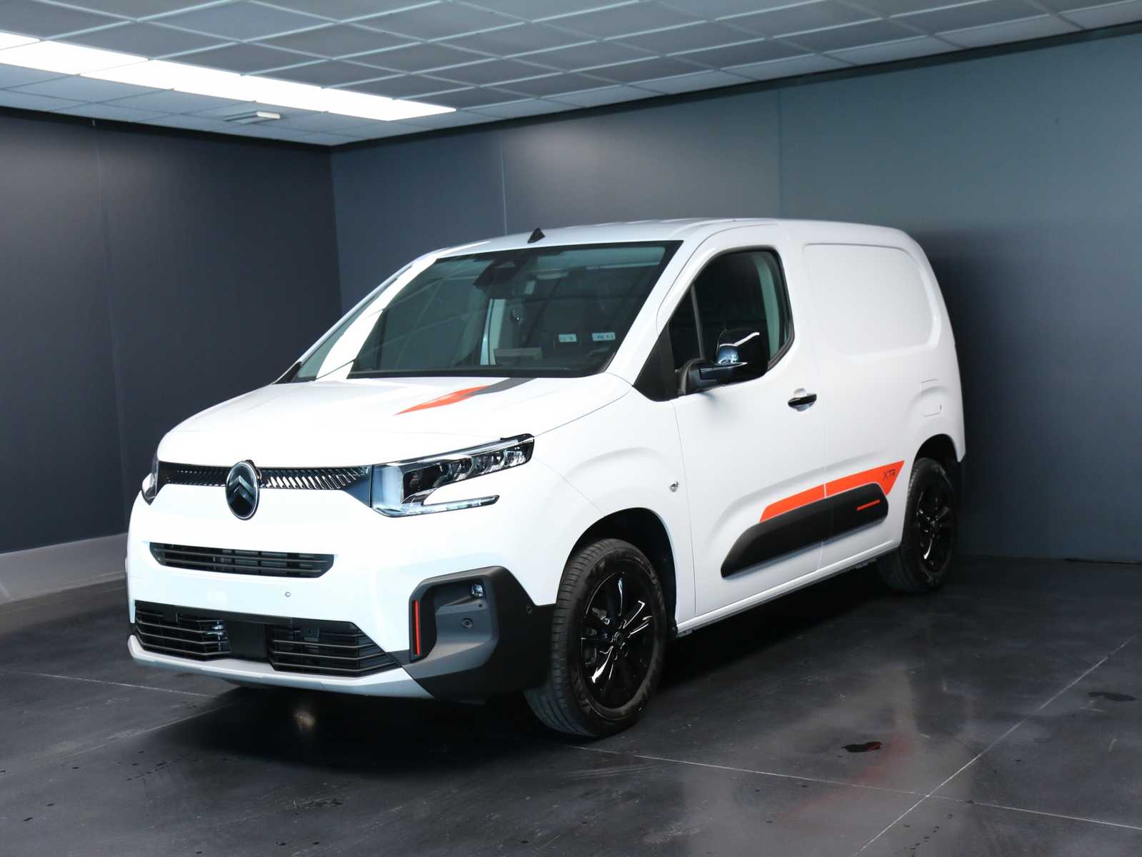 Citroen Berlingo 2024 Berlingo van M 1.5 bluehdi 100cv S&S Serie Speciale XTR, del 2026, in vendita a Venaria Reale (TO)