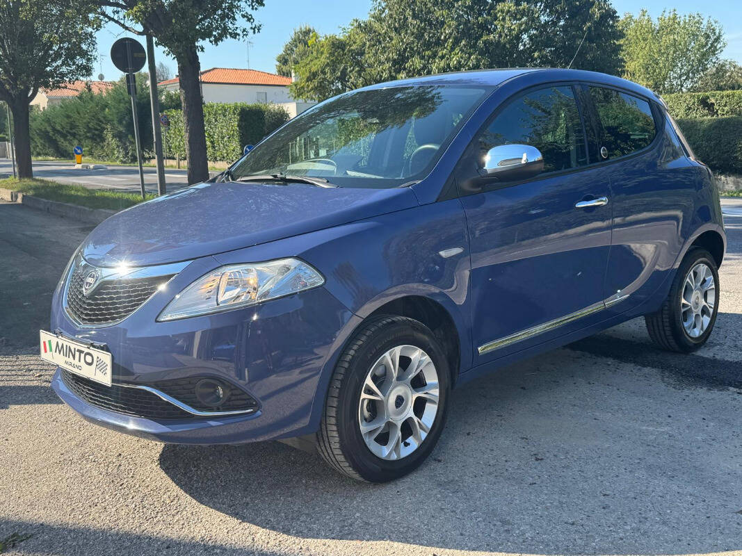 Lancia Ypsilon 0.9 t.air Platinum ecochic metano 70cv my19, del 2019, 112.600 km, in vendita a Mirano (VE)