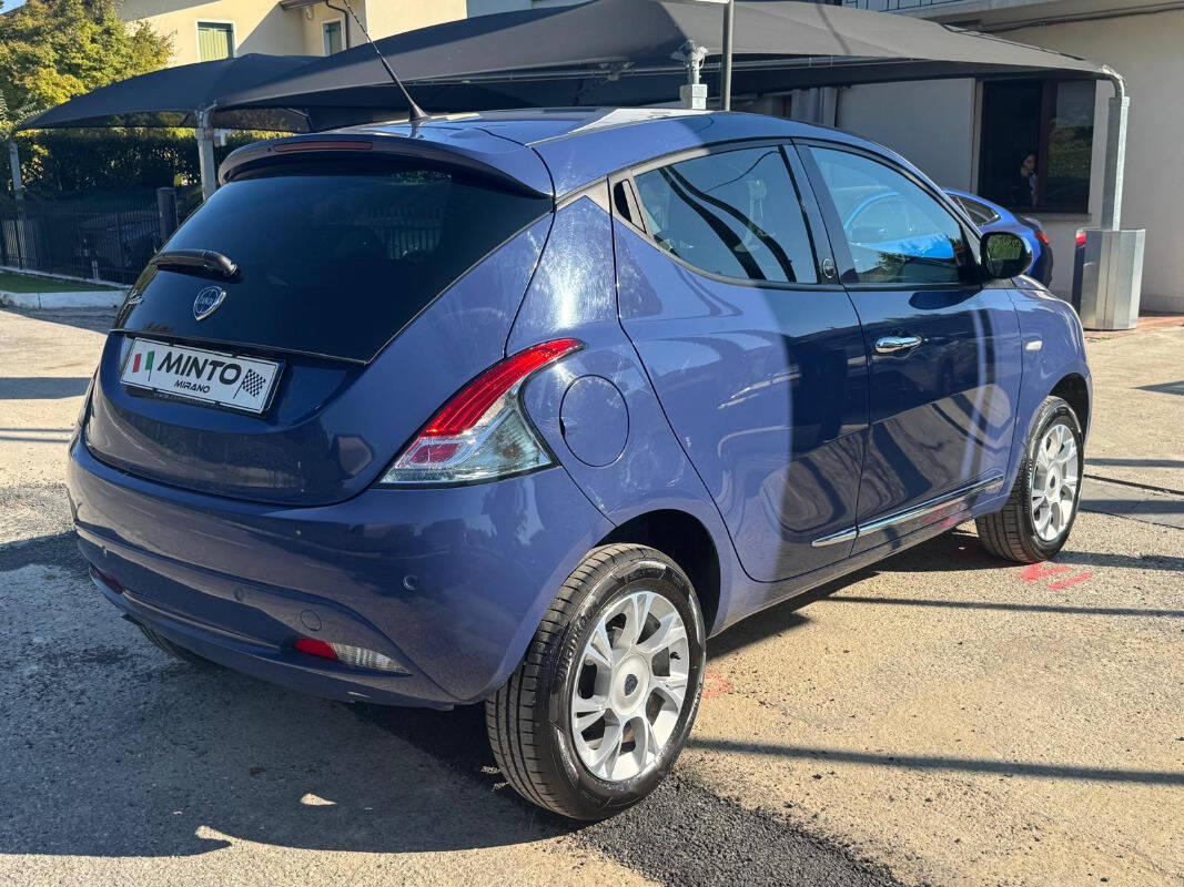 Lancia Ypsilon 0.9 t.air Platinum ecochic metano 70cv my19 - foto 3 di 21