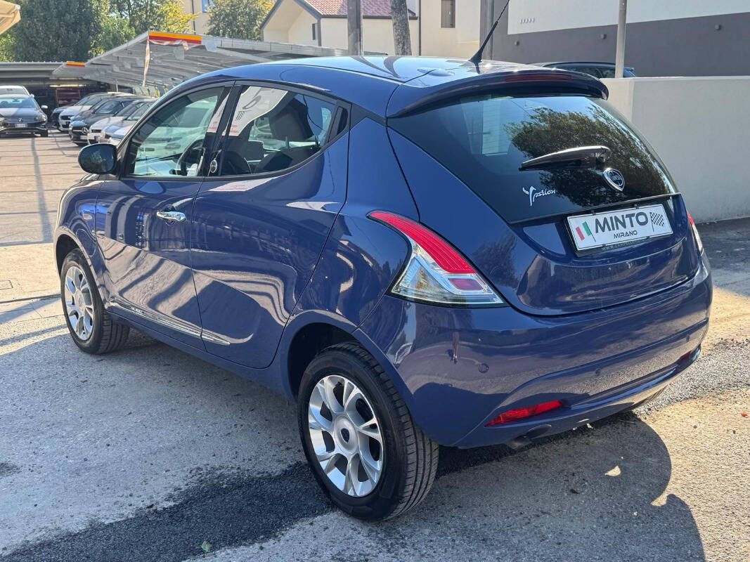 Lancia Ypsilon 0.9 t.air Platinum ecochic metano 70cv my19 - foto 2 di 21