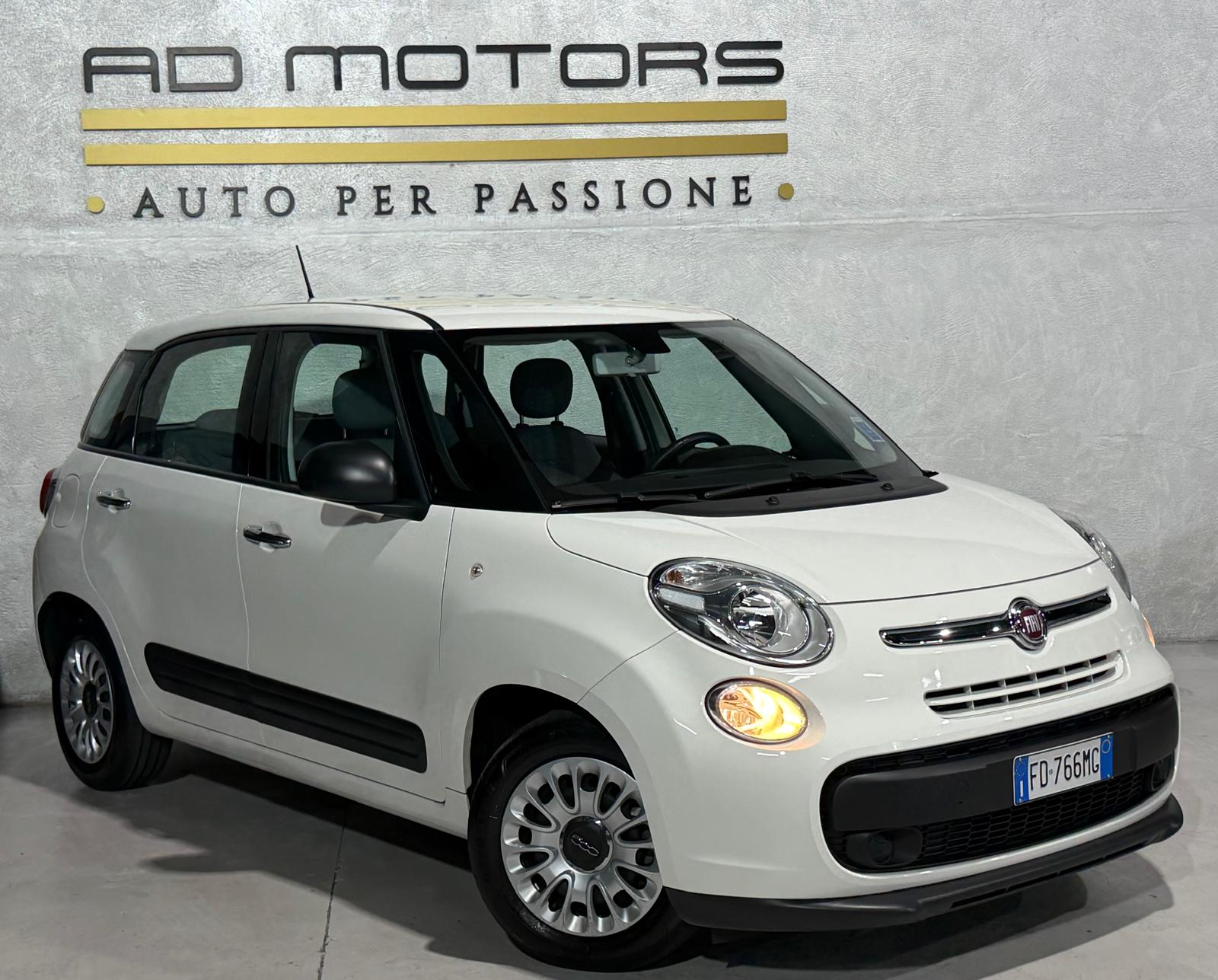 Fiat 500L 1.4 Pop 95cv Benzina Euro 6 Neopatentati, del 2016, 74.000 km, in vendita a Bareggio (MI)
