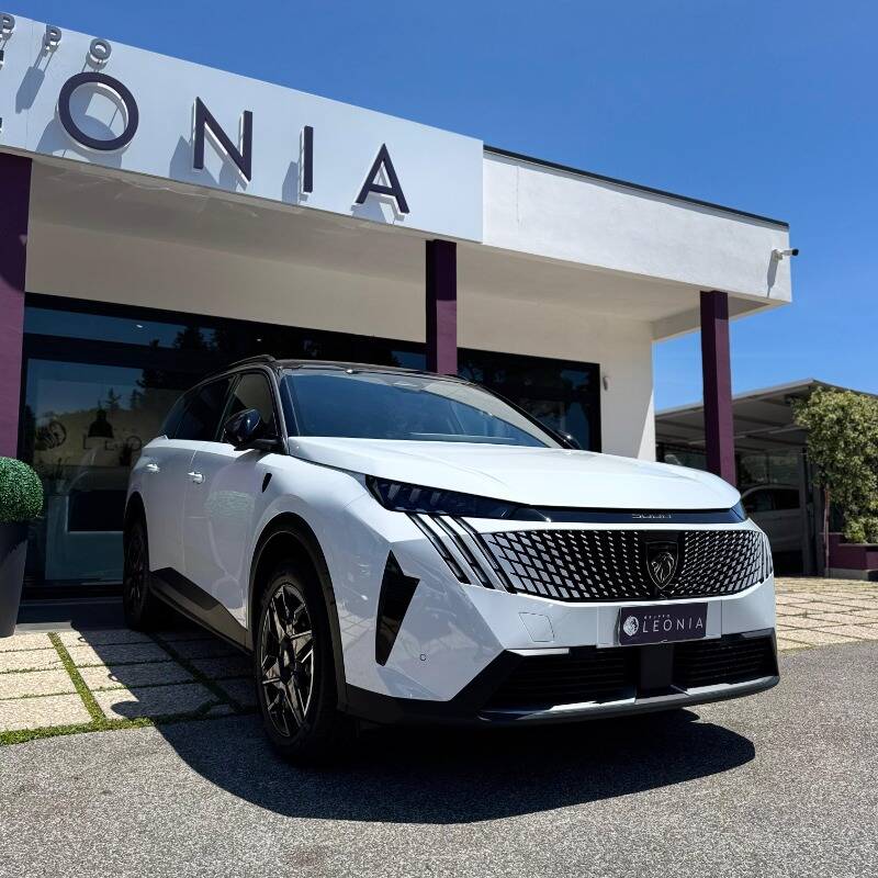 Peugeot 5008 1.2 hybrid GT 145cv 7p.ti e-dcs6 km zero TETTO PANORAMICO APRIBILE, del 2025, in vendita a Frascati (RM)