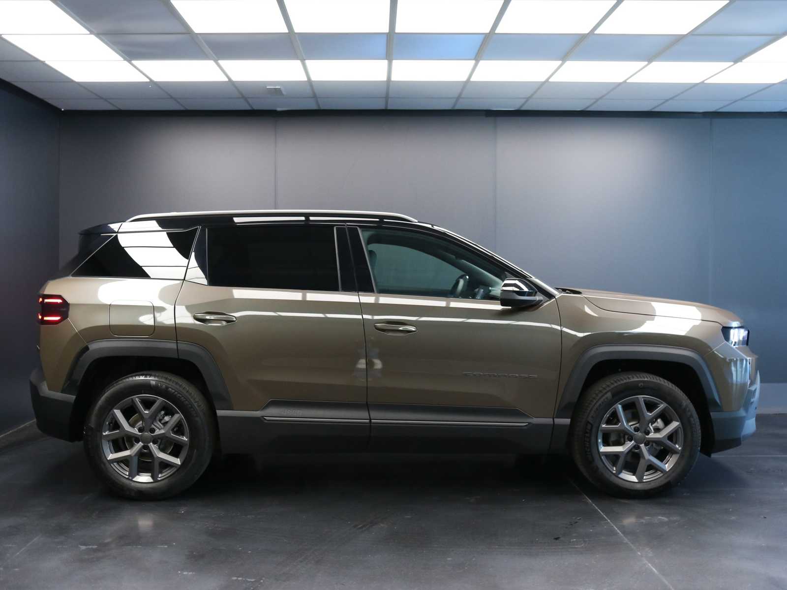 Jeep Compass 1.2 turbo e-hybrid mhev Summit fwd 145cv edct6 - foto 4 di 4