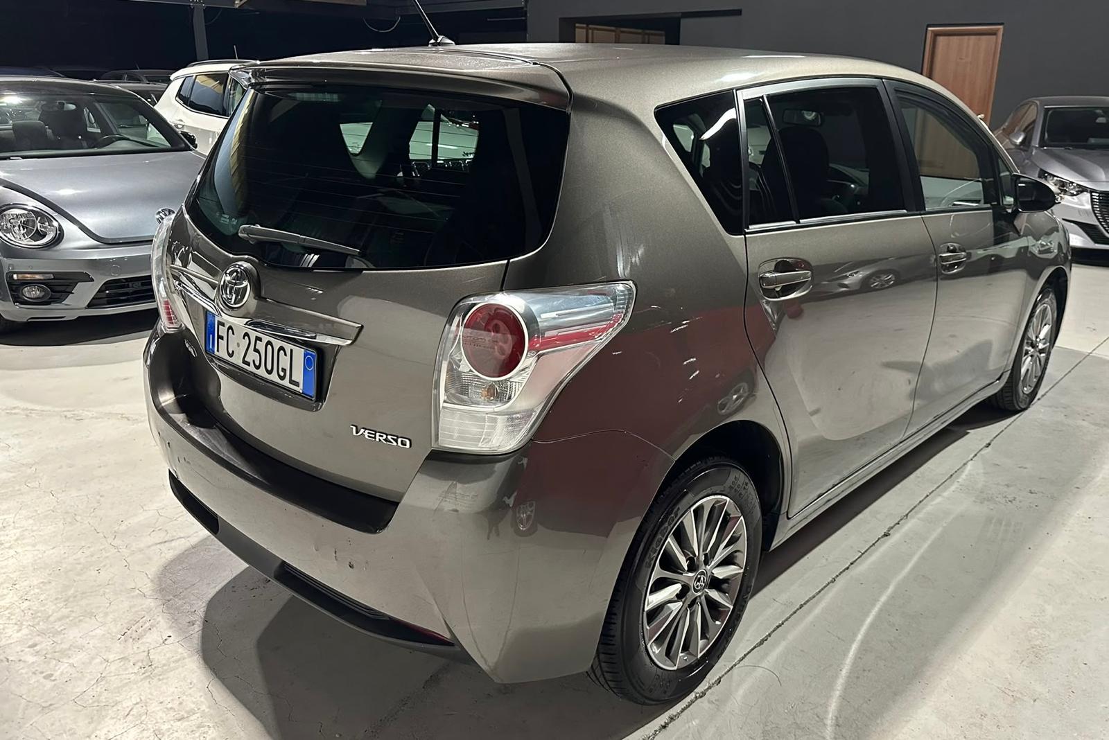 Toyota Verso Benzina+60000km VERI Neopatentati - foto 4 di 4