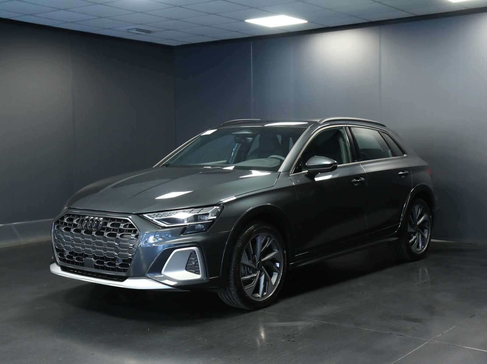 Audi A3 allstreet 2.0 tdi Identity Contrast 150cv s-tronic, del 2025, in vendita a Venaria Reale (TO)