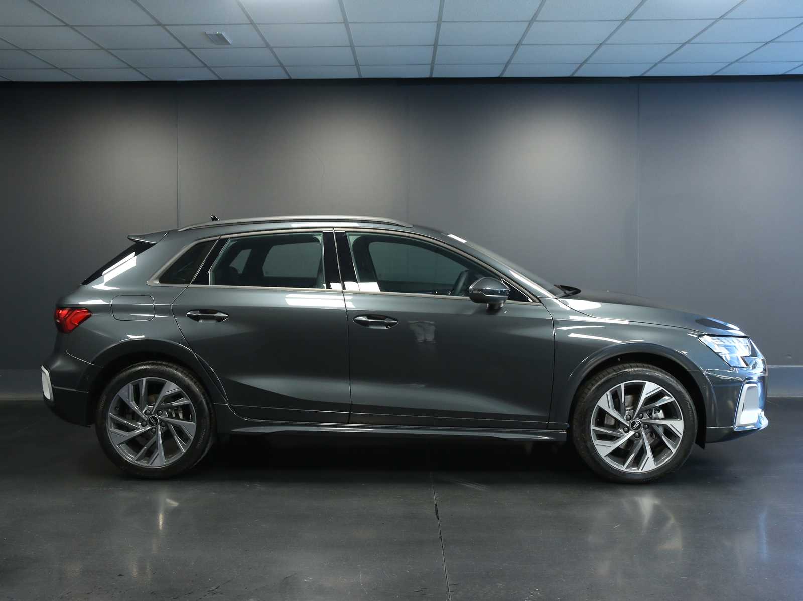 Audi A3 allstreet 2.0 tdi Identity Contrast 150cv s-tronic - foto 4 di 4