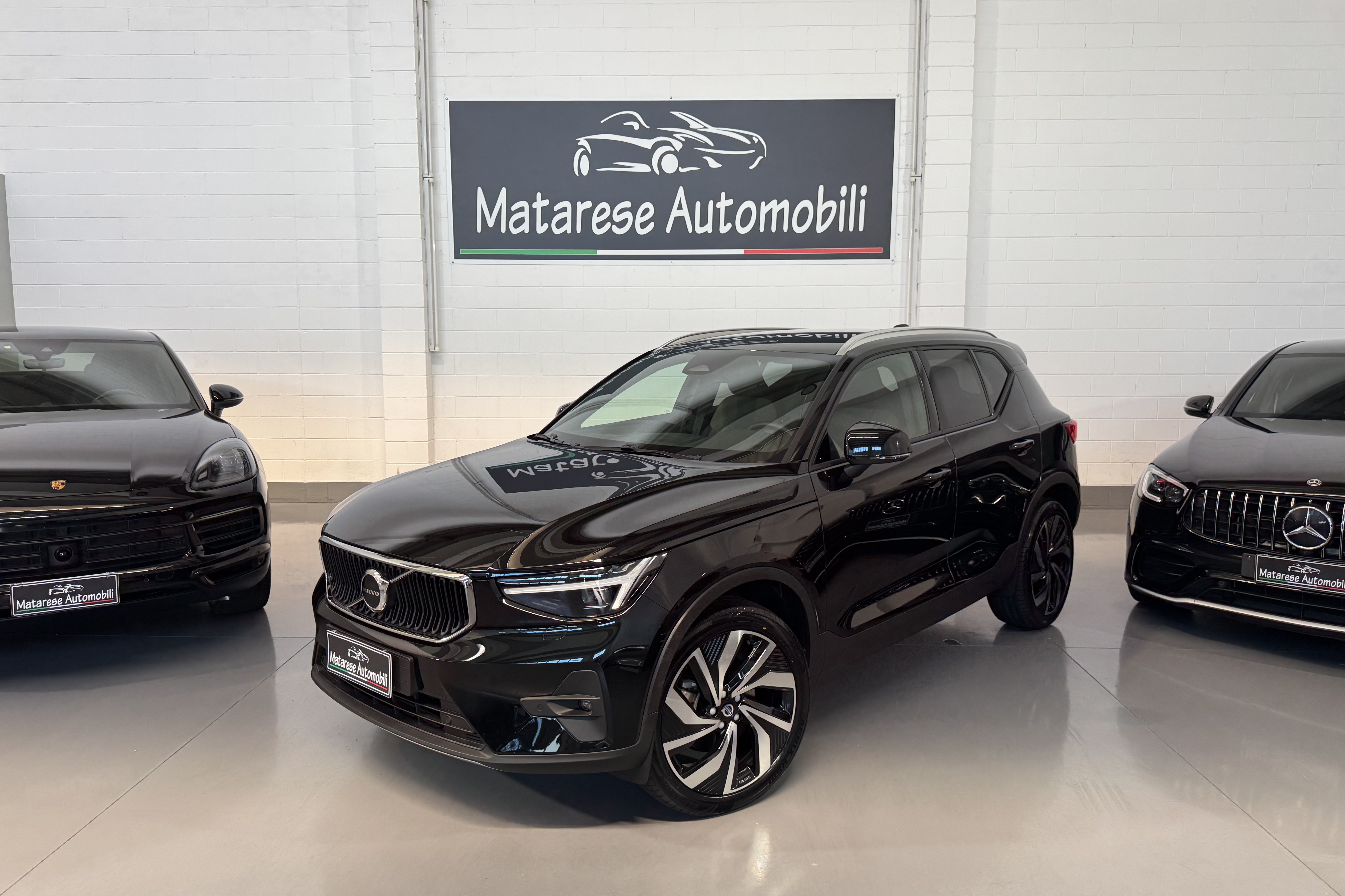 Volvo XC40 B3 MILD HYBRID CORE auto 2.0cc 163cv CarPlay Finanziabile, del 2025, 30.203 km, in vendita a Cusago (MI)