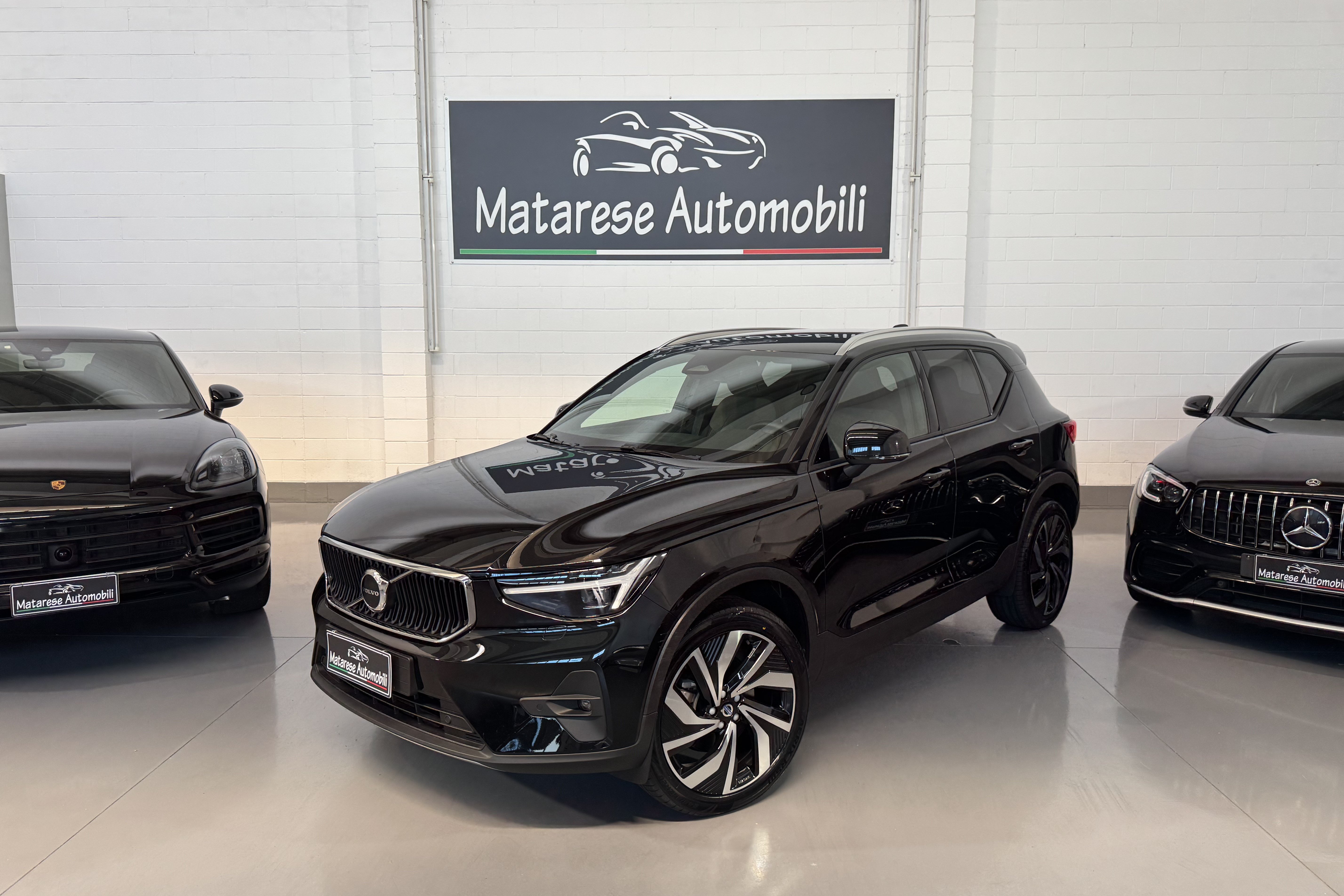 Volvo XC40 B3 MILD HYBRID CORE auto 2.0cc 163cv CarPlay Finanziabile, del 2025, 30.203 km, in vendita a Cusago (MI)