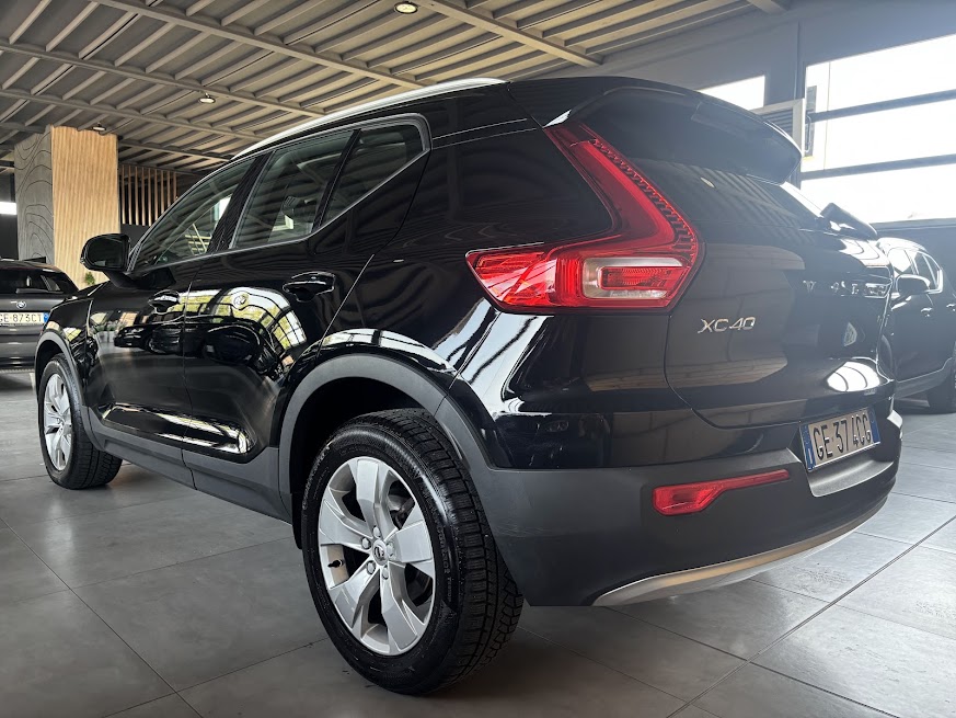 Volvo XC40 1.5 t2 Momentum Pro NEOPATENTATI - foto 2 di 4
