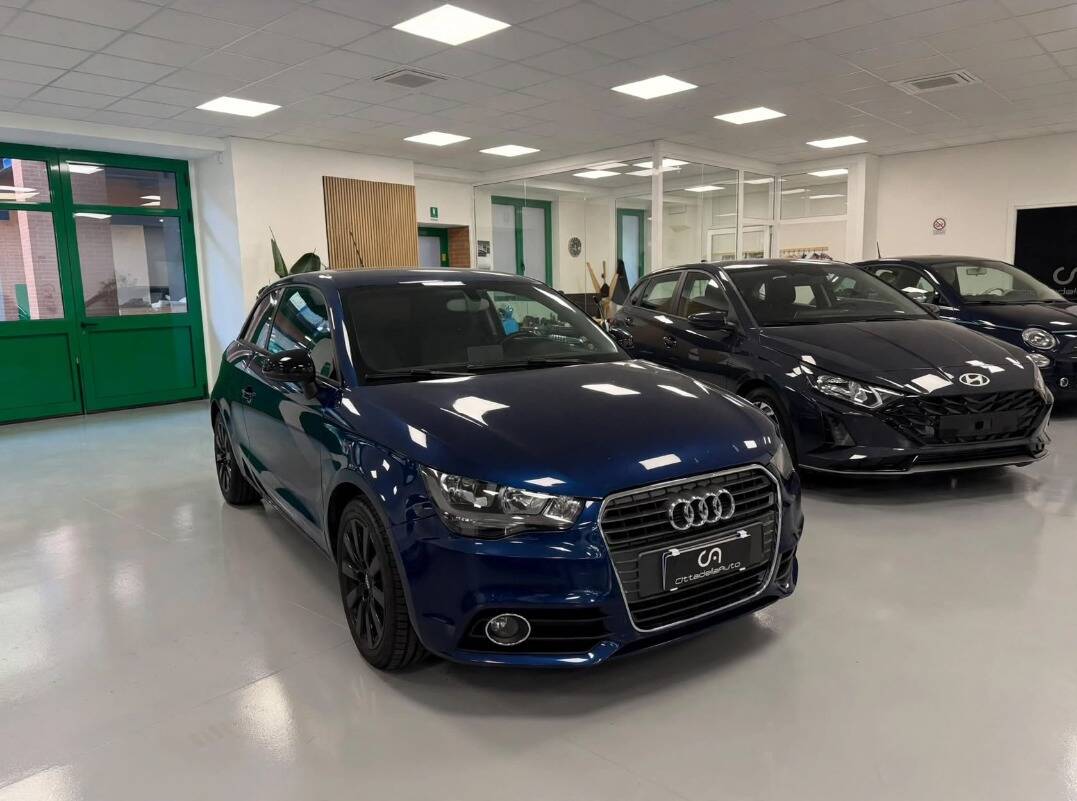 Audi A1 1.4 tfsi Attraction 122cv 119g s-tronic, del 2010, 170.000 km, in vendita a Novara (NO)