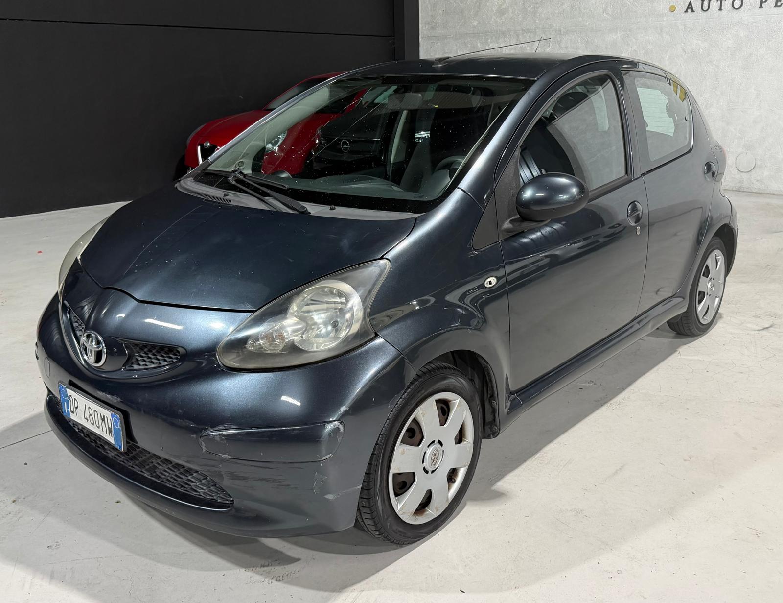 Toyota Aygo 5p 1.0 Now Benzina Neopatentati 5 Porte - foto 3 di 4