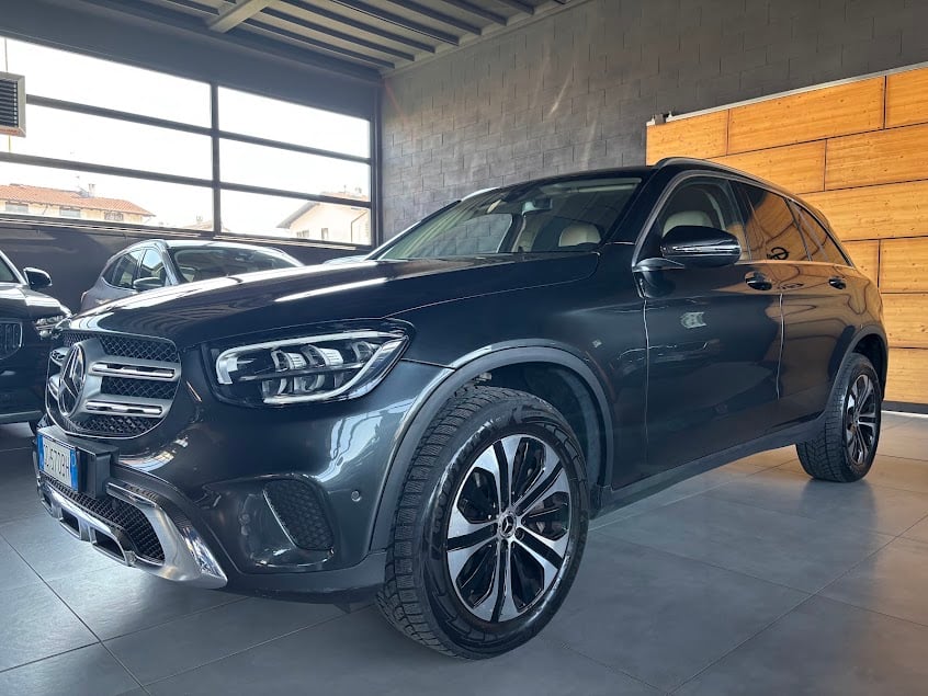 Mercedes-Benz GLC 300 e phev (eq-power) Business extra 4matic auto, del 2020, 63.962 km, in vendita a Vermezzo con Zelo (MI)