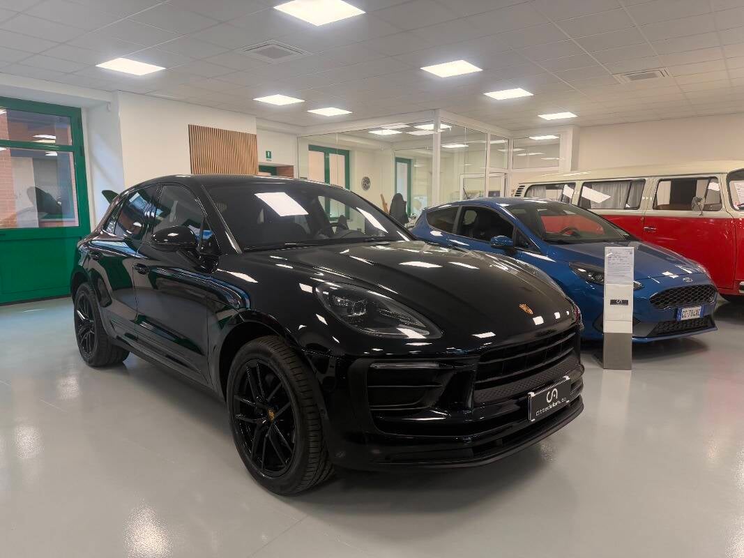 Porsche Macan 2.0 265cv pdk, del 2022, in vendita a Novara (NO)