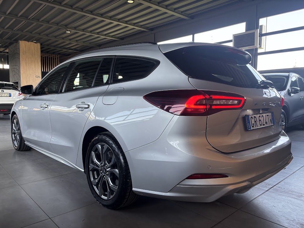 Ford Focus SW 1.0 ecoboost h ST-Line Design 125cv - foto 2 di 4