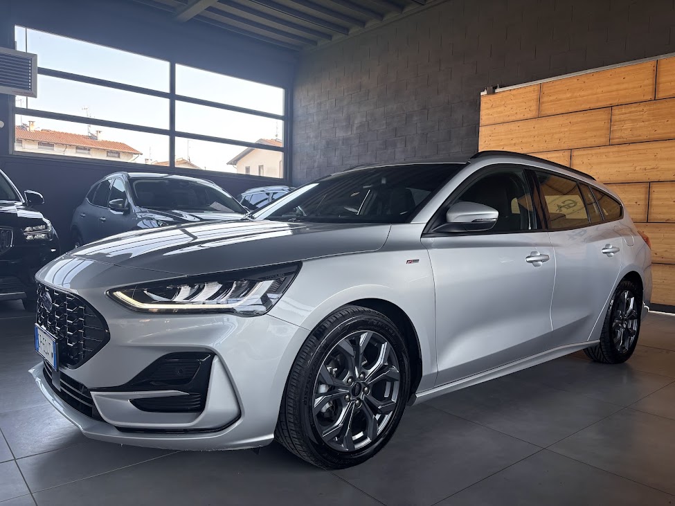 Ford Focus SW 1.0 ecoboost h ST-Line Design 125cv, del 2023, 74.732 km, in vendita a Vermezzo con Zelo (MI)