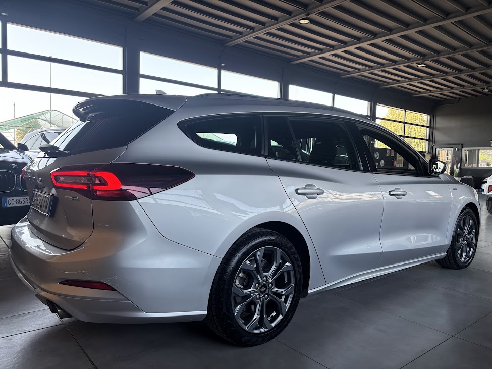 Ford Focus SW 1.0 ecoboost h ST-Line Design 125cv - foto 3 di 4