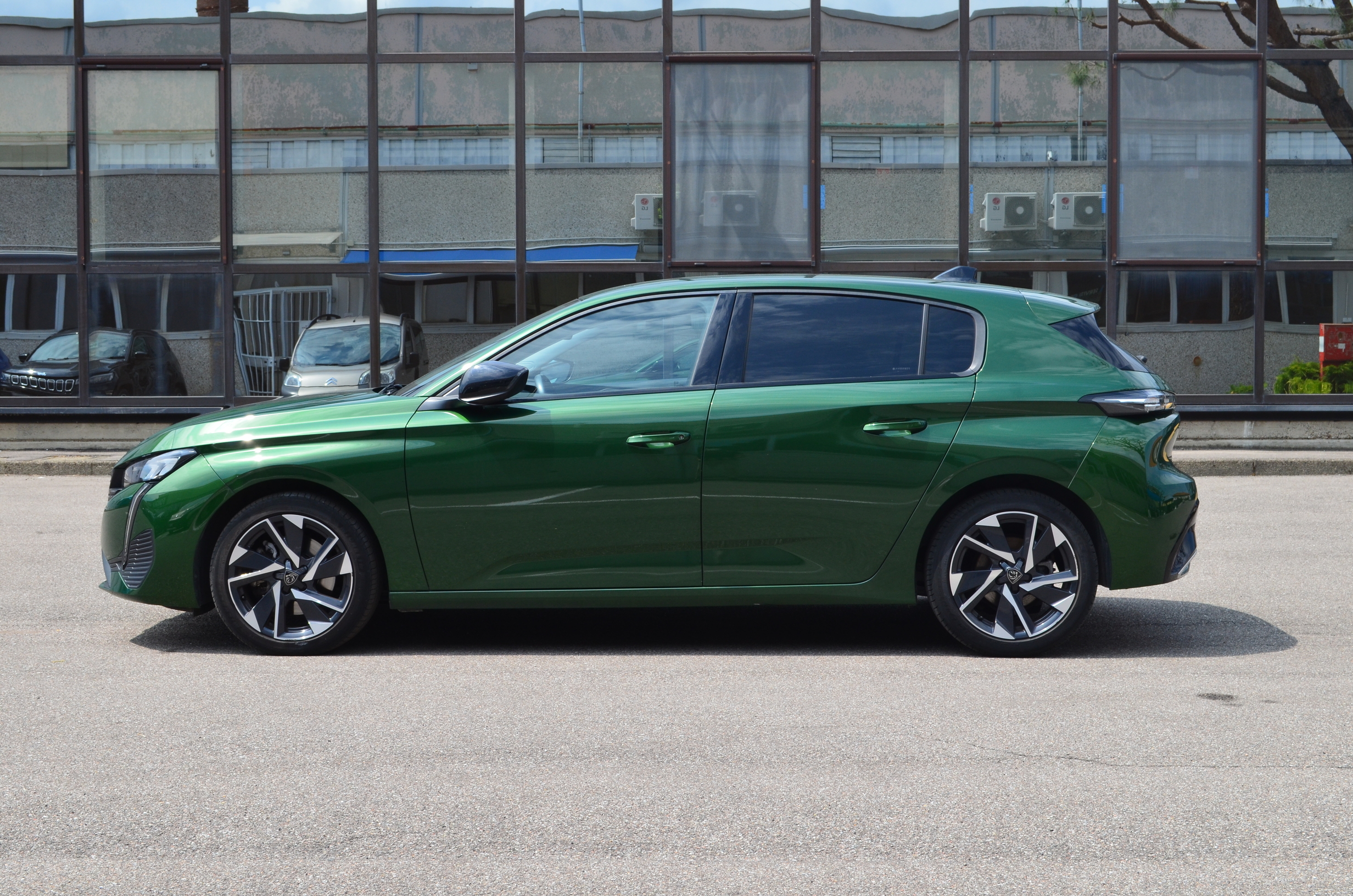 Peugeot 308 1.5 bluehdi Allure Pack s&s 130cv eat8 - foto 2 di 4