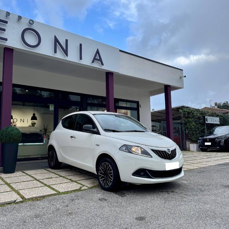 Lancia Ypsilon 1.0 firefly hybrid Gold Plus s&s 70cv 5 posti *GARANZIA 24 MESI*, del 2023, 49.300 km, in vendita a Frascati (RM)