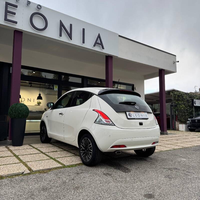 Lancia Ypsilon 1.0 firefly hybrid Gold Plus s&s 70cv 5 posti *GARANZIA 24 MESI* - foto 4 di 18