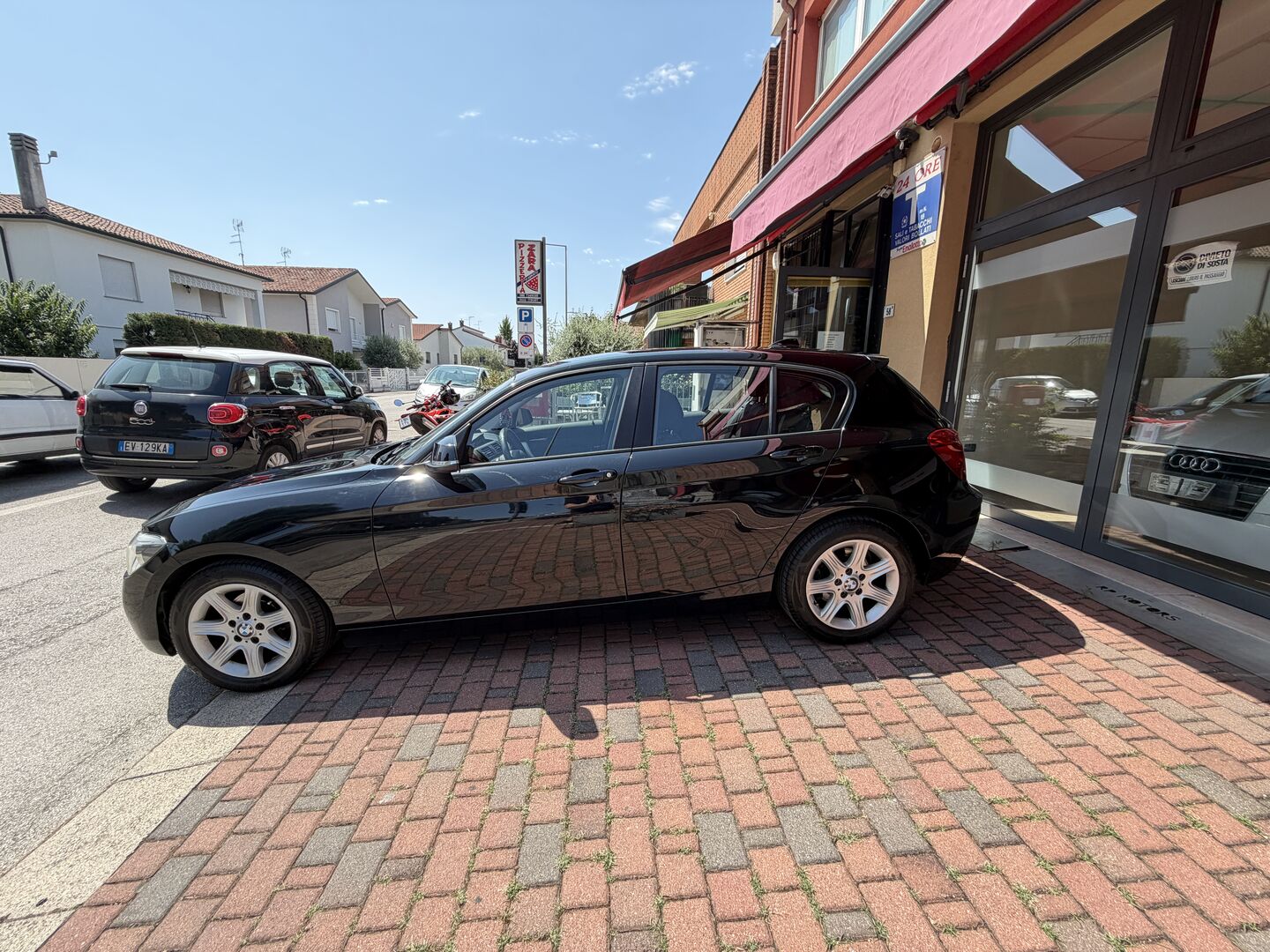 BMW 114 114d Unique 5p - foto 4 di 25