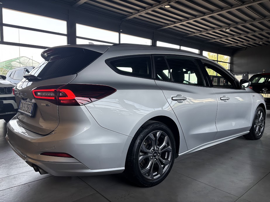 Ford Focus SW 1.0 ecoboost hybrid ST-Line 125cv auto. - foto 4 di 4