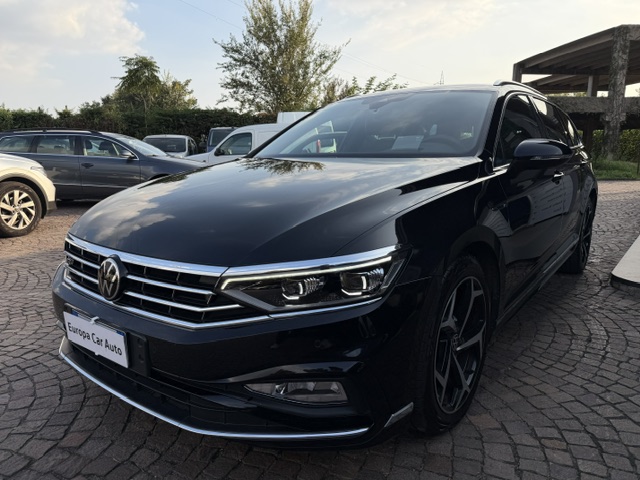Volkswagen Passat Variant 2.0 tdi Executive 150cv dsg R-Line pack - foto 2 di 4