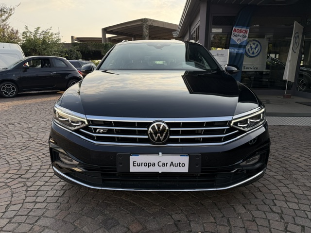 Volkswagen Passat Variant 2.0 tdi Executive 150cv dsg R-Line pack - foto 3 di 4