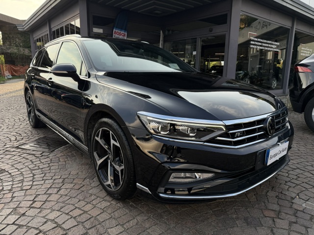 Volkswagen Passat Variant 2.0 tdi Executive 150cv dsg R-Line pack - foto 4 di 4