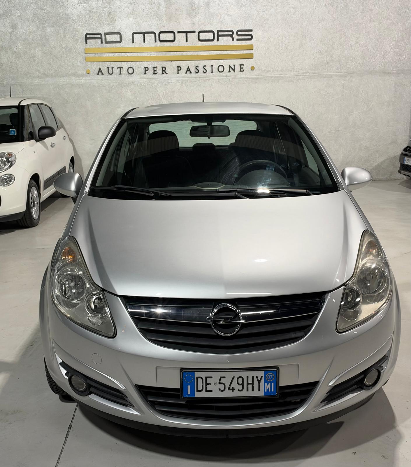 Opel Corsa Cambio Automatico Neopatentati - foto 2 di 4