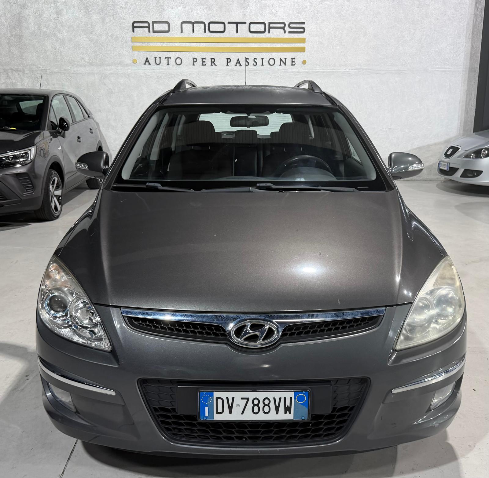 Hyundai i30 CW 1.6 crdi vgt Active 115cv fap Diesel Neopatentati - foto 2 di 4