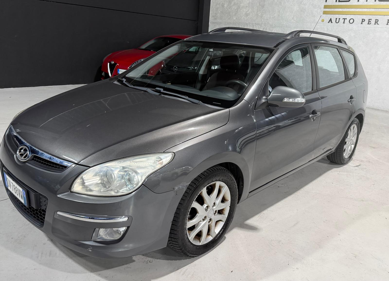 Hyundai i30 CW 1.6 crdi vgt Active 115cv fap Diesel Neopatentati - foto 3 di 4