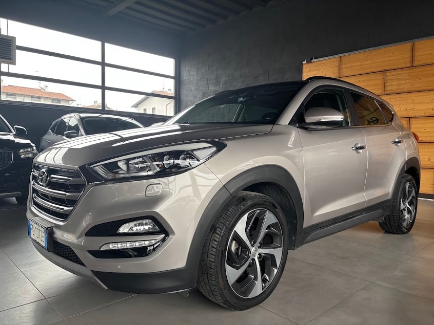 Hyundai TUCSON 1.7 crdi Xpossible dct + tetto, del 2016, 132.324 km, in vendita a Vermezzo con Zelo (MI)