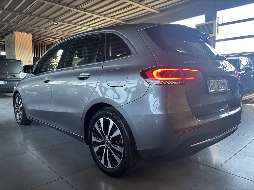 Mercedes-Benz B 180 d Business Extra auto - foto 2 di 4