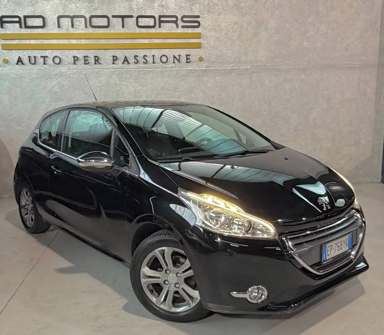 Peugeot 208 5p 1.2 vti 12v Access, del 2013, 79.000 km, in vendita a Bareggio (MI)