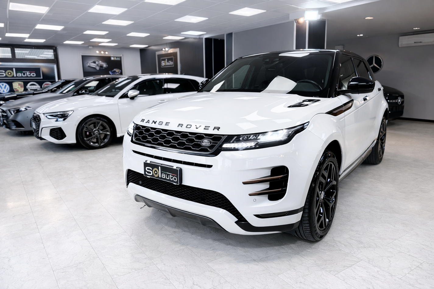 Land Rover Range Rover Evoque 2.0d i4 mhev R-Dynamic S awd 150cv auto - foto 2 di 13