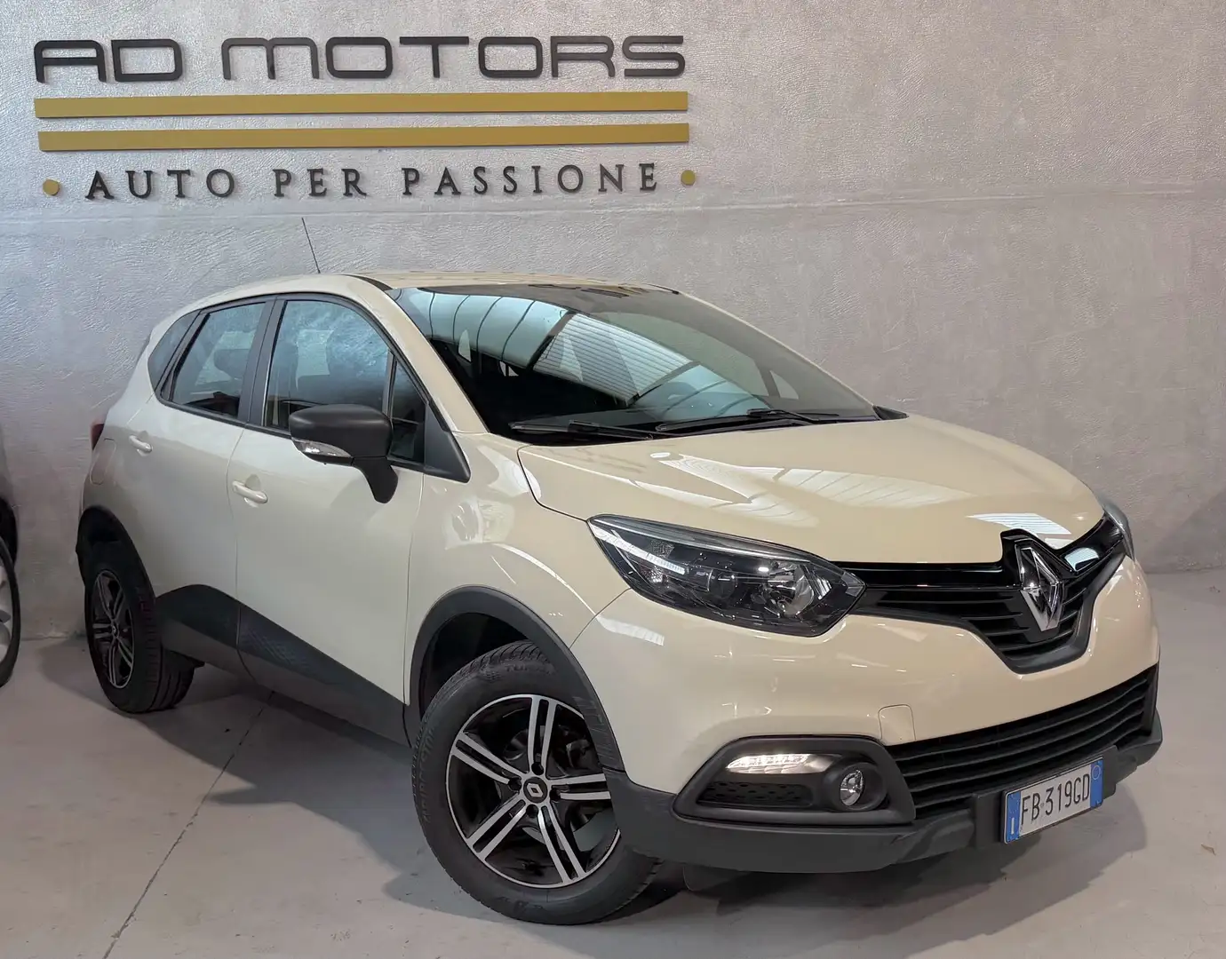 Renault Captur 0.9 tce Live s&s 90cv, del 2015, 50.000 km, in vendita a Bareggio (MI)