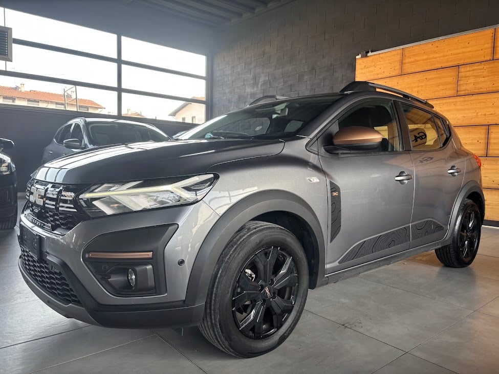 Dacia Sandero Stepway 1.0 tce Extreme Eco-g 100cv, del 2025, 39.740 km, in vendita a Vermezzo con Zelo (MI)