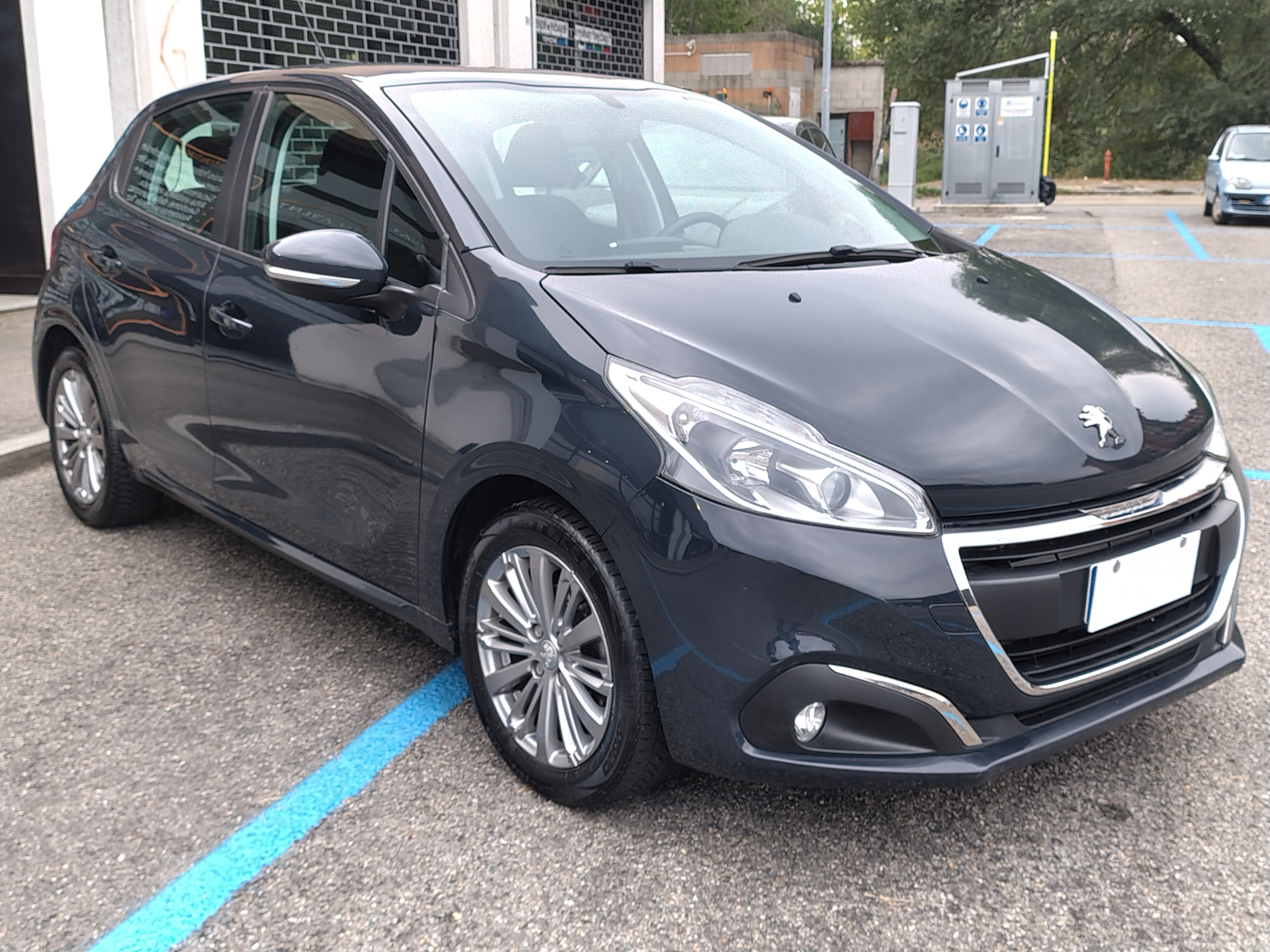 Peugeot 208 5p 1.2 puretech Allure s&s 82cv neopatentati - foto 3 di 4