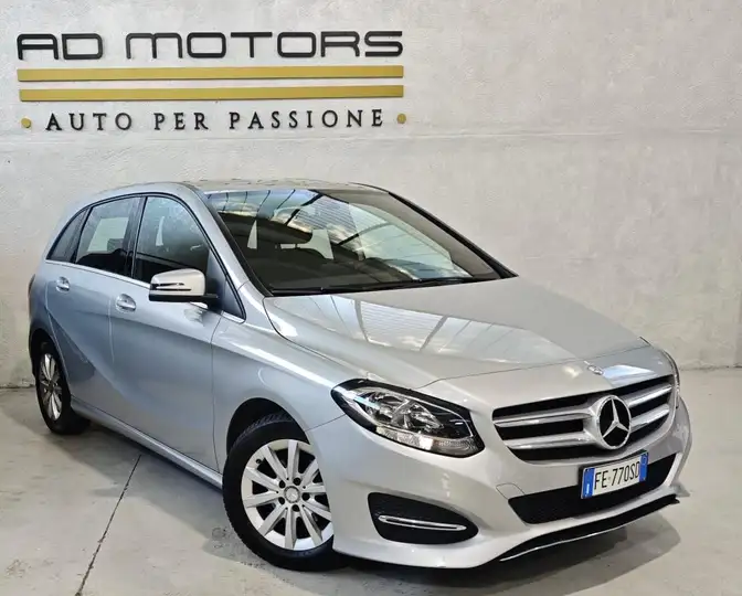 Mercedes-Benz B 180 Neopatentati Sport Manuale Euro 6, del 2016, 115.000 km, in vendita a Bareggio (MI)