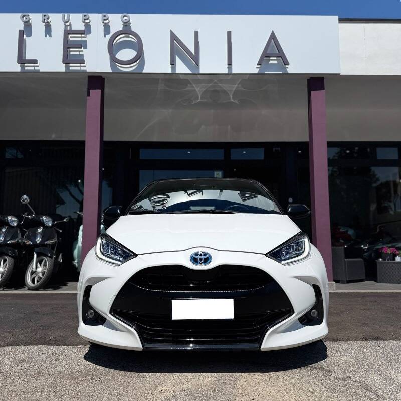 Toyota Yaris 1.5h Style GARANZIA TOYOTA APPROVED - foto 2 di 20